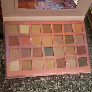 Eyeshadow palette